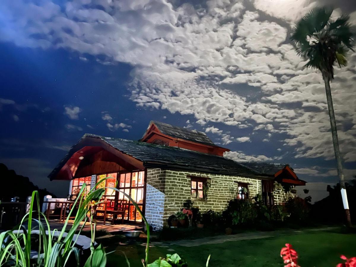 Es Deurali Resort Pokhara Dış mekan fotoğraf