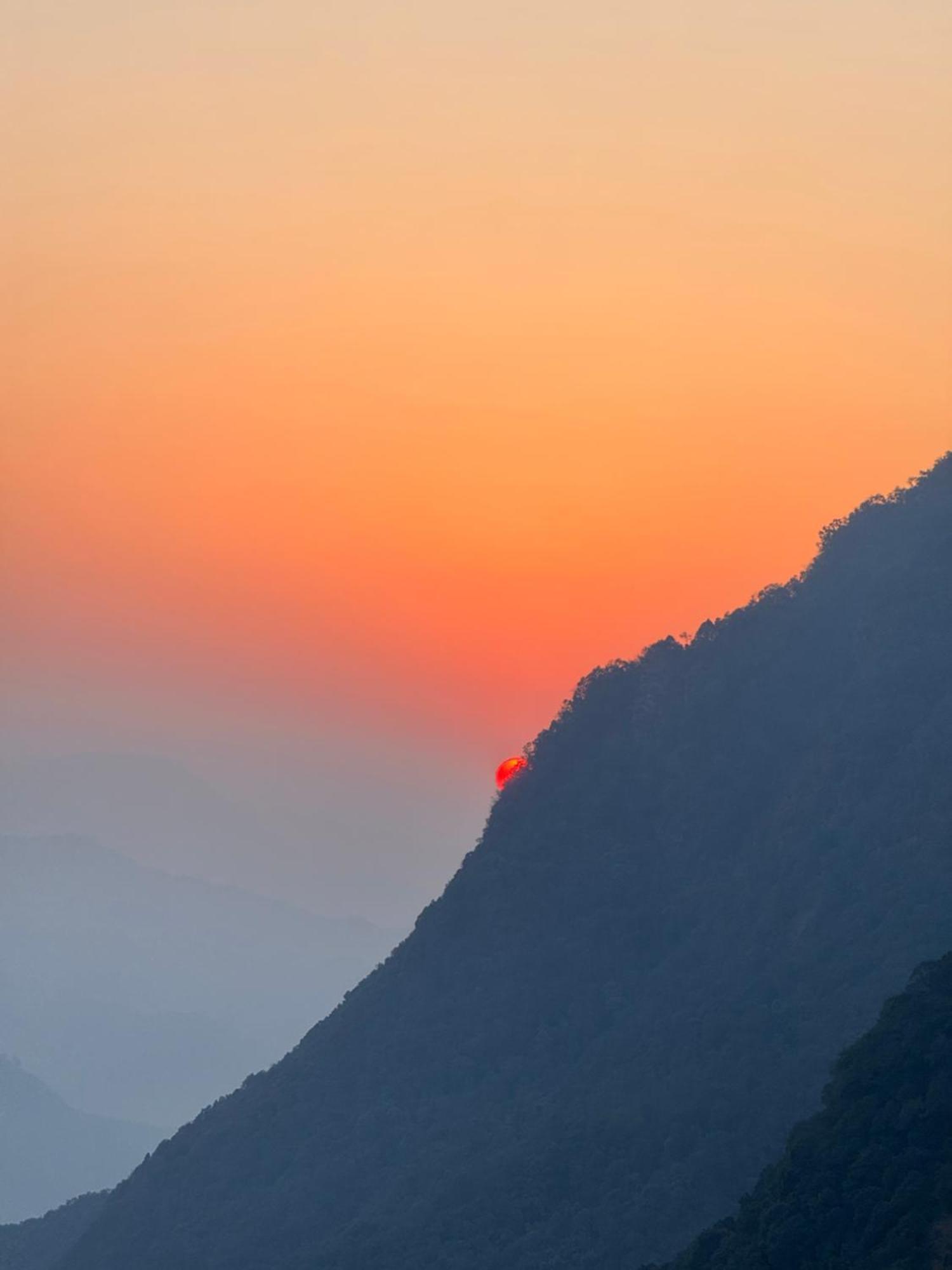 Es Deurali Resort Pokhara Dış mekan fotoğraf