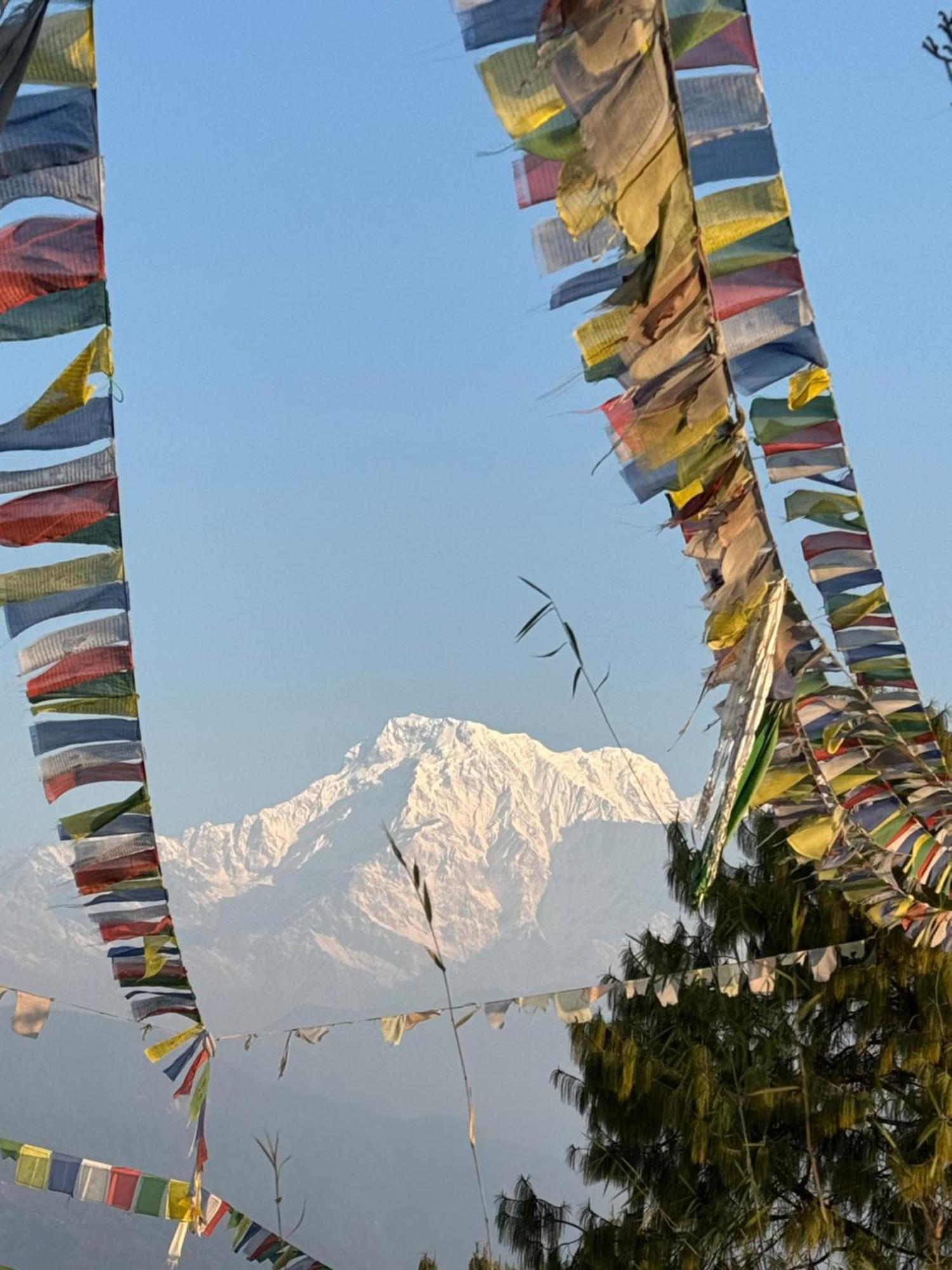 Es Deurali Resort Pokhara Dış mekan fotoğraf