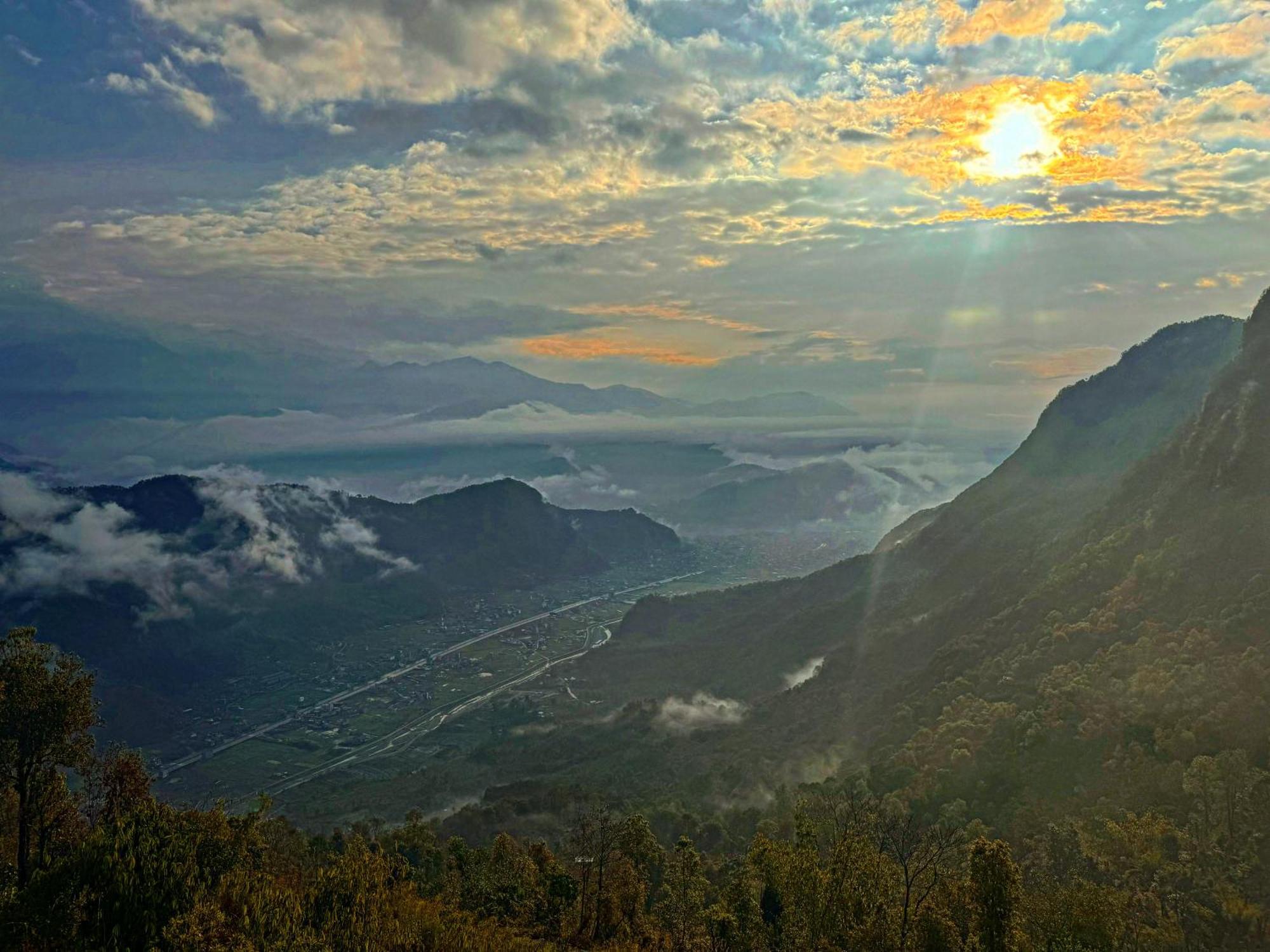 Es Deurali Resort Pokhara Dış mekan fotoğraf